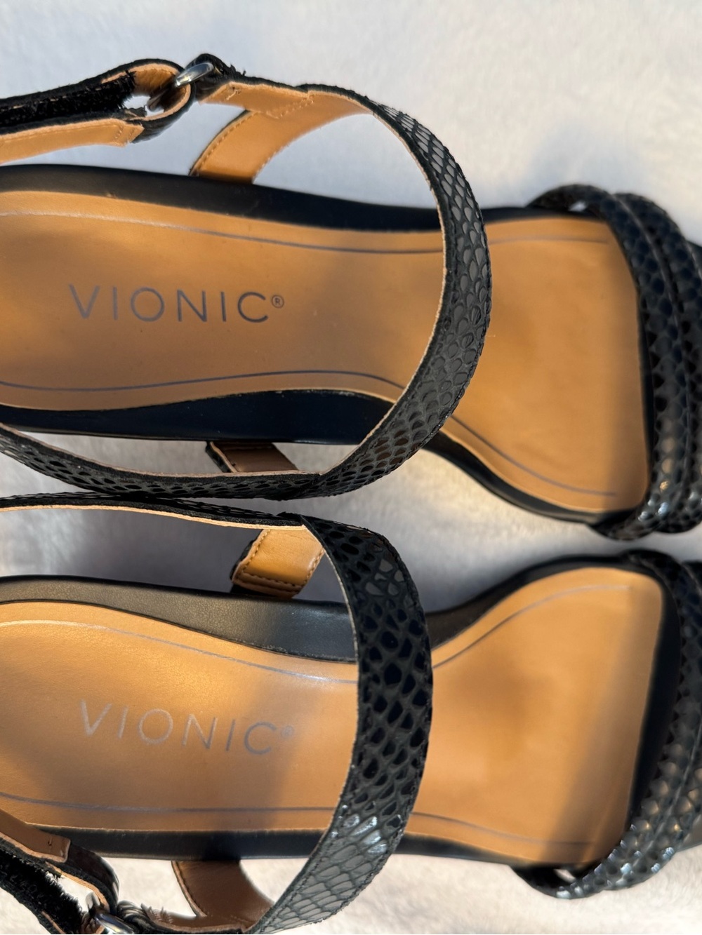 Vionic Emmy Wedge Sandal - Black Lizard Embossed Strappy Sandal Size 8.5 - Picture 6 of 7